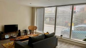 a living room with a couch and a table at Lovely 1-bedroom apartment in London N1 in London