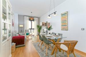 A seating area at -MalagaSunApts- Central FreeParking RooftopPool