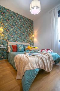 A bed or beds in a room at -MalagaSunApts- Central FreeParking RooftopPool