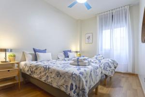 Postel nebo postele na pokoji v ubytování -MalagaSunApts- PrivateTerrace FreeParking Pool + 21 fotografií