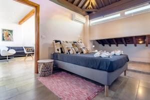 Postel nebo postele na pokoji v ubytování -MalagaSunApts-Private Terrace Penthouse
