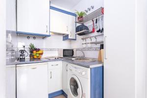 Kuchnia lub aneks kuchenny w obiekcie -MalagaSunApts- Bright City Centre Studio