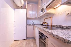 Kuchyň nebo kuchyňský kout v ubytování -MalagaSunApts-Private Terrace Penthouse