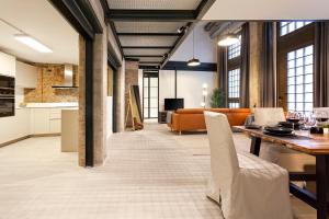 Kuchyňa alebo kuchynka v ubytovaní -MalagaSunApts-Industrial Loft CityCentre