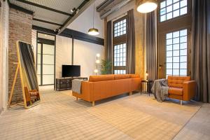 Televízia a/alebo spoločenská miestnosť v ubytovaní -MalagaSunApts-Industrial Loft CityCentre
