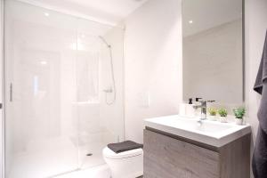 Kúpeľňa v ubytovaní -MalagaSunApts-Industrial Loft CityCentre