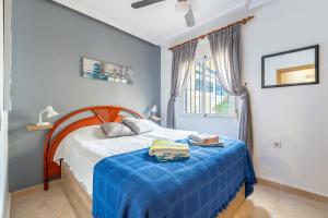 Postel nebo postele na pokoji v ubytování Bungalow in Torrevieja + 22 fotografií