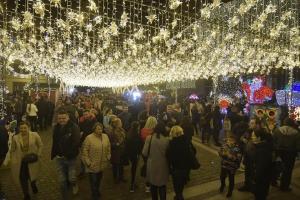 a crowd of people walking through a christmas market at Glamour Ultracentral in Craiova