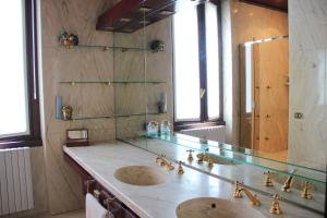 Bilik mandi di BB Villa Adriana Varese