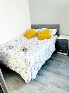 Giường trong phòng chung tại Entrepreneur Stays - 8 Guest house +2 ảnh