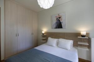 Posteľ alebo postele v izbe v ubytovaní 3BR Prime APT a breath away from the Acropolis!