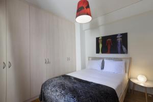 Posteľ alebo postele v izbe v ubytovaní 3BR Prime APT a breath away from the Acropolis!