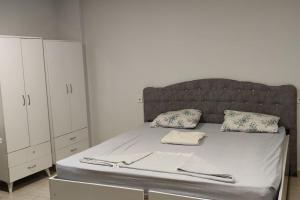 Postel nebo postele na pokoji v ubytování Midtown Hotel Apartments 303 ( 2+1)