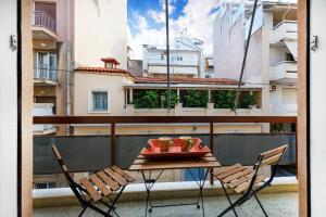 Balkon lub taras w obiekcie Spacious 3 Bedroom apt near Acropolis museum