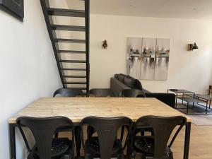 Posedenie v ubytovaní Appartement de standing au cœur d’Avignon