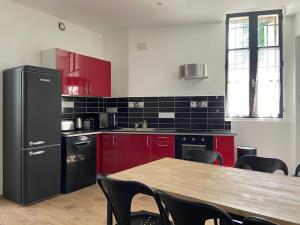Kuchyňa alebo kuchynka v ubytovaní Appartement de standing au cœur d’Avignon + 7 fotografií