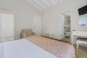 A bed or beds in a room at Alya Villa Butik Hotel