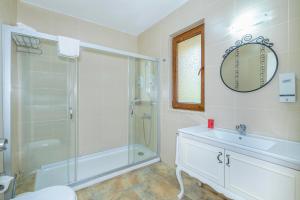 A bathroom at Alya Villa Butik Hotel