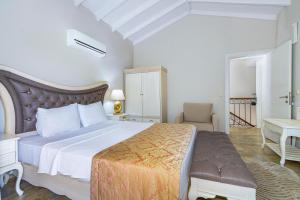 A bed or beds in a room at Alya Villa Butik Hotel