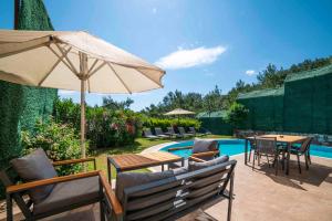 The swimming pool at or close to Alya Villa Butik Hotel