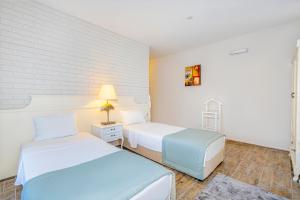 A bed or beds in a room at Alya Villa Butik Hotel