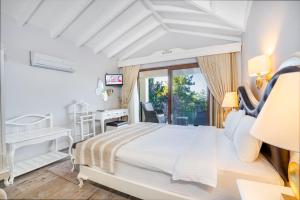 A bed or beds in a room at Alya Villa Butik Hotel