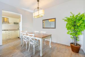 A kitchen or kitchenette at Alya Villa Butik Hotel