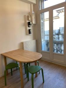 Fotografia z galérie ubytovania Appartement entièrement rénové au cœur d’Avignon v Avignone