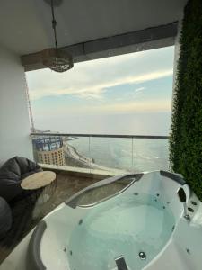 a bath tub with a view of the ocean at برج الجوهرة داماك in Jeddah