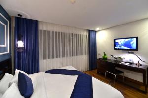 TV a/nebo společenská místnost v ubytování Hanoi Eternity Hotel
