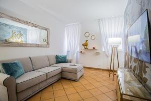 a living room with a couch and a tv at Domus Regola Luxury Apartment in Rome