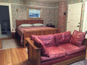Ένα δωμάτιο στο Alaska's Capital Inn Bed and Breakfast