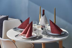 Nápoje v ubytovaní Family Apartment Szewska Market Square by Noclegi Renters + 19 fotografií