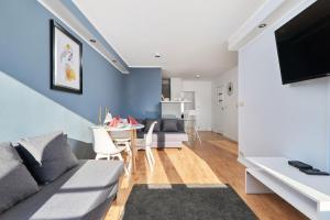 Televízia a/alebo spoločenská miestnosť v ubytovaní Family Apartment Szewska Market Square by Noclegi Renters