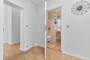 Koupelna v ubytování Family Apartment Szewska Market Square by Noclegi Renters