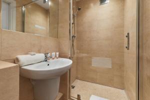 Koupelna v ubytování Family Apartment Szewska Market Square by Noclegi Renters