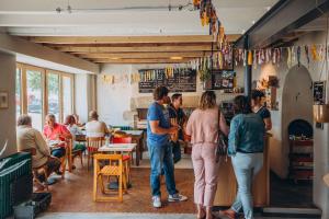 a group of people standing in a restaurant at Bigouden Makers in Pont-lʼAbbé