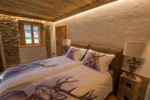 a bedroom with a bed with a painting of a deer at Mratschnigger Hof in Keutschach am See