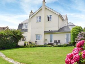 a large white house with a grass yard at Stonehanger 1 in Salcombe
