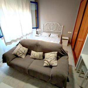 Posteľ alebo postele v izbe v ubytovaní Apartamento FIBES edificio LUX SEVILLA