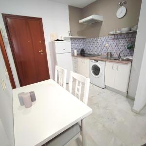 Kuchyňa alebo kuchynka v ubytovaní Apartamento FIBES edificio LUX SEVILLA