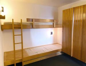 Palanda nebo palandy na pokoji v ubytování Arc 1600 - 2 pièces ouvert, 4 personnes, signé Charlotte Perriand