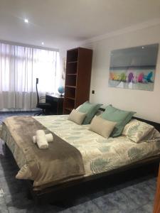 A bed or beds in a room at 110 square meters, 5 min of all-Best area of Las Palmas