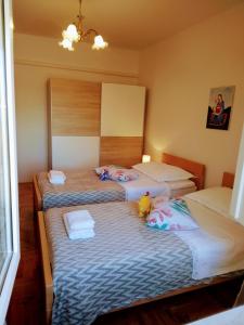 Habitación con 2 camas individuales en Apartment Meri, en Trogir