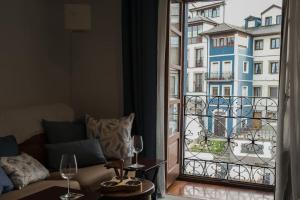 a living room with a couch and a large window at La casina de cori in Luarca