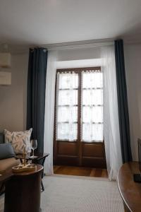 a living room with a door and a window at La casina de cori in Luarca