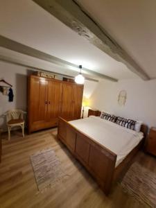 Postel nebo postele na pokoji v ubytování Old Village Marija Bistrica