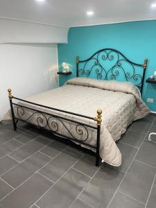 A bed or beds in a room at Holiday apartament