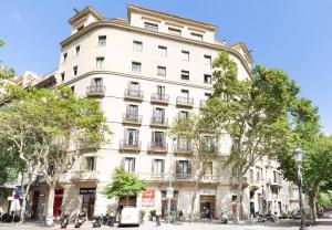 a large white building on a city street at Stay U-nique Apartments Rambla Catalunya II in Barcelona