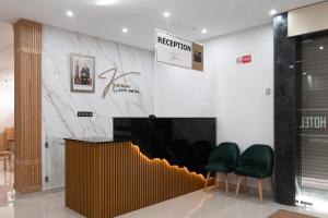 Predvorje ili recepcija u objektu Karam City Hotel